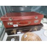 2 vintage cases with a large quantity of loose cutlery and ornaments