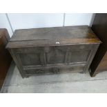 (38rr) An 18th century oak panelled mule chest, the lift lid over three panels and two drawers, on