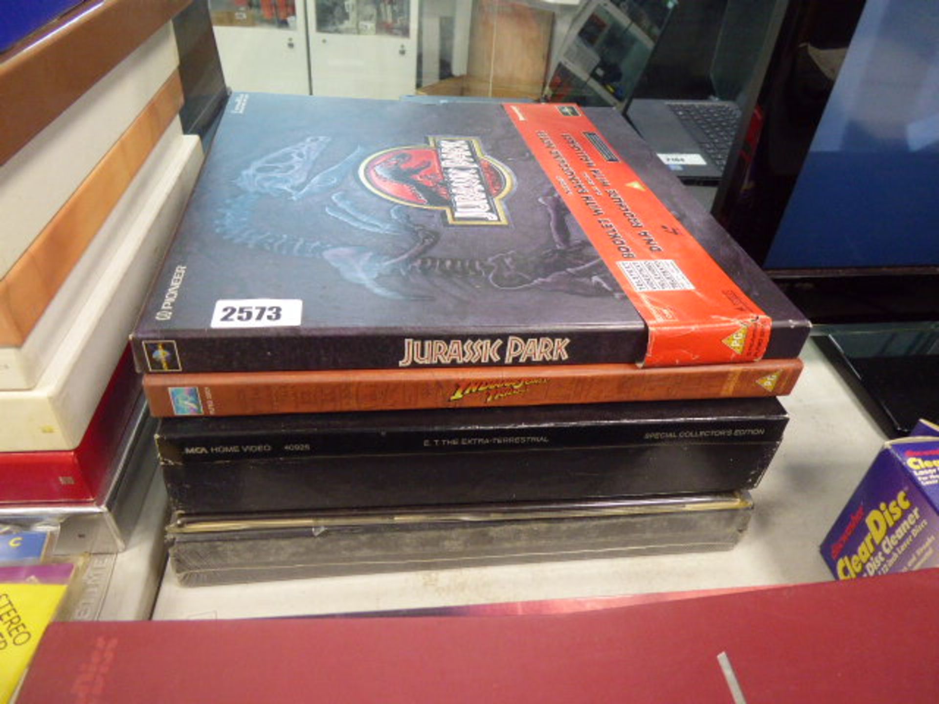 6 Various boxed sets and collectable laser disk edition movies to inc. Jurassic Park, ET, Indiana