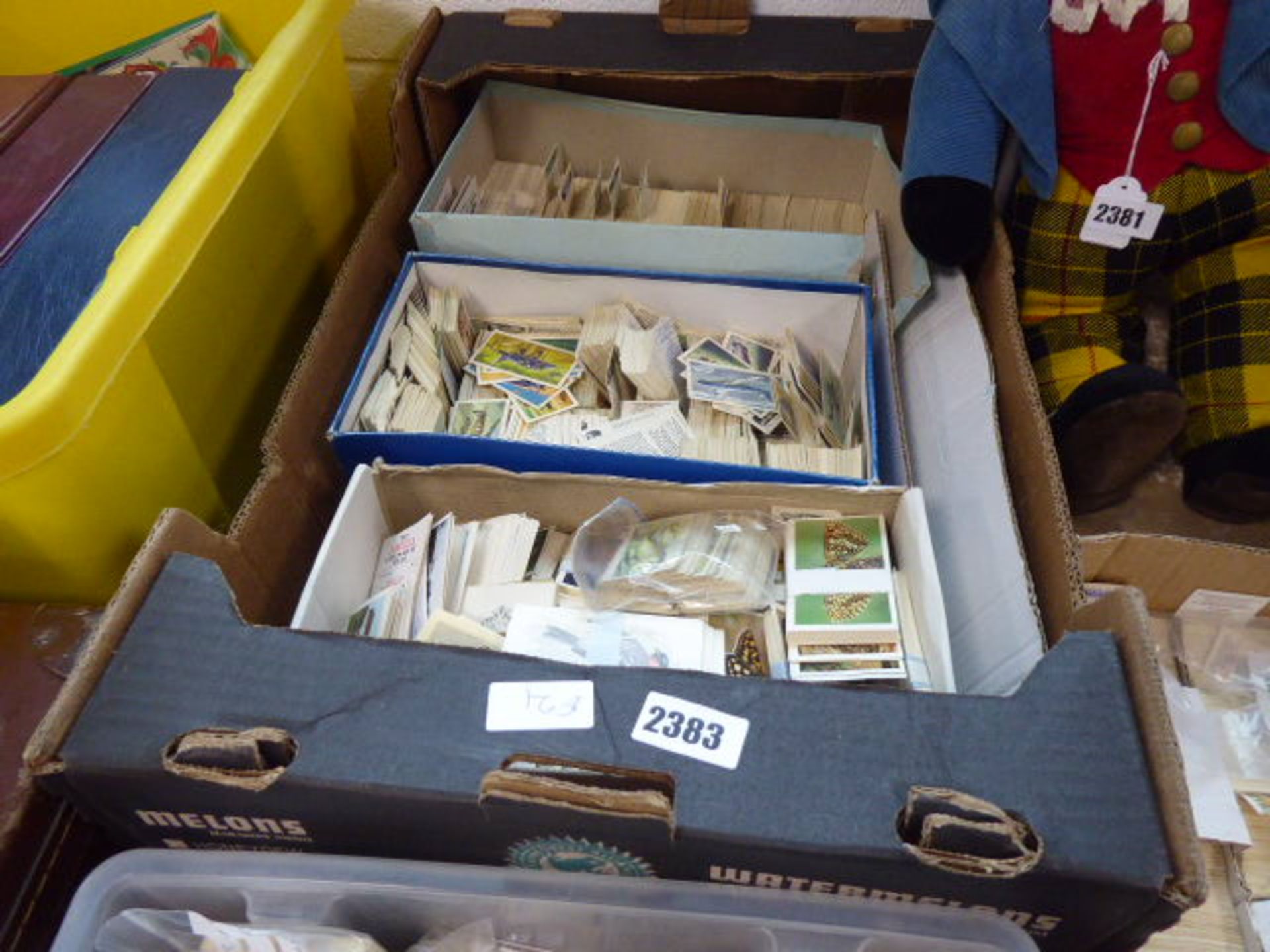 Tray containing quantity of collectors cards inc. JSP, Brooke Bond tea cards and others