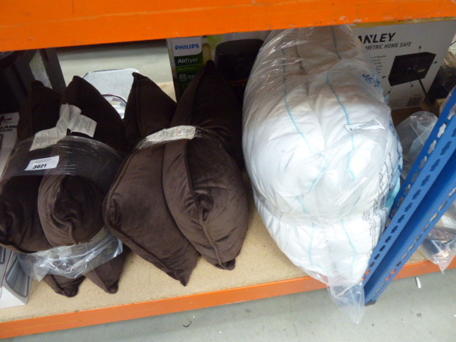 3021 2 brown cushions and 2 pillows