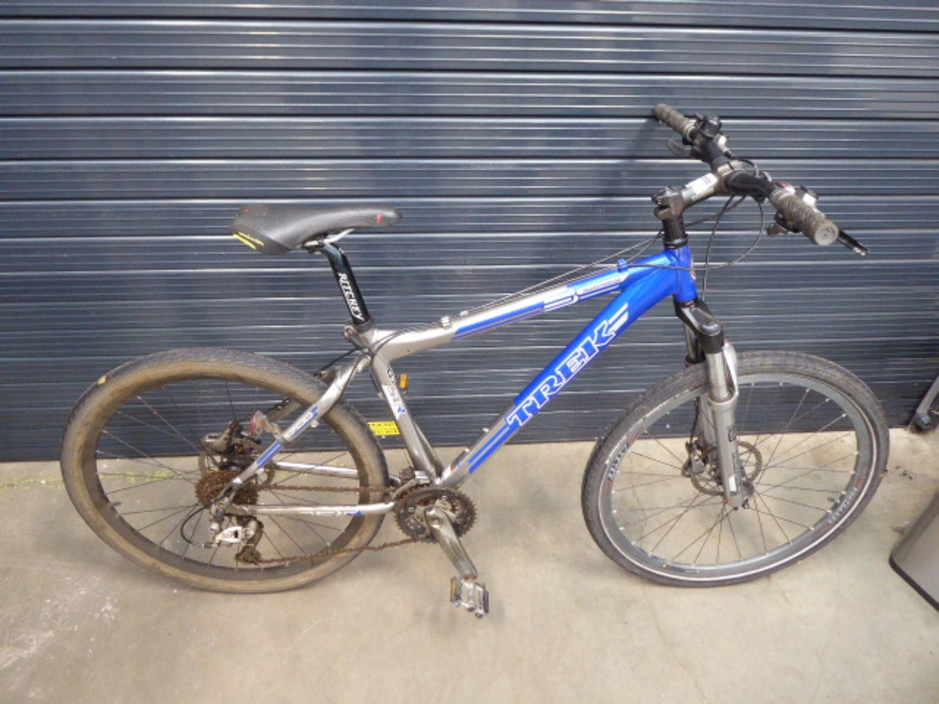 Trek silver and blue gents mountain bike - Image 2 of 2