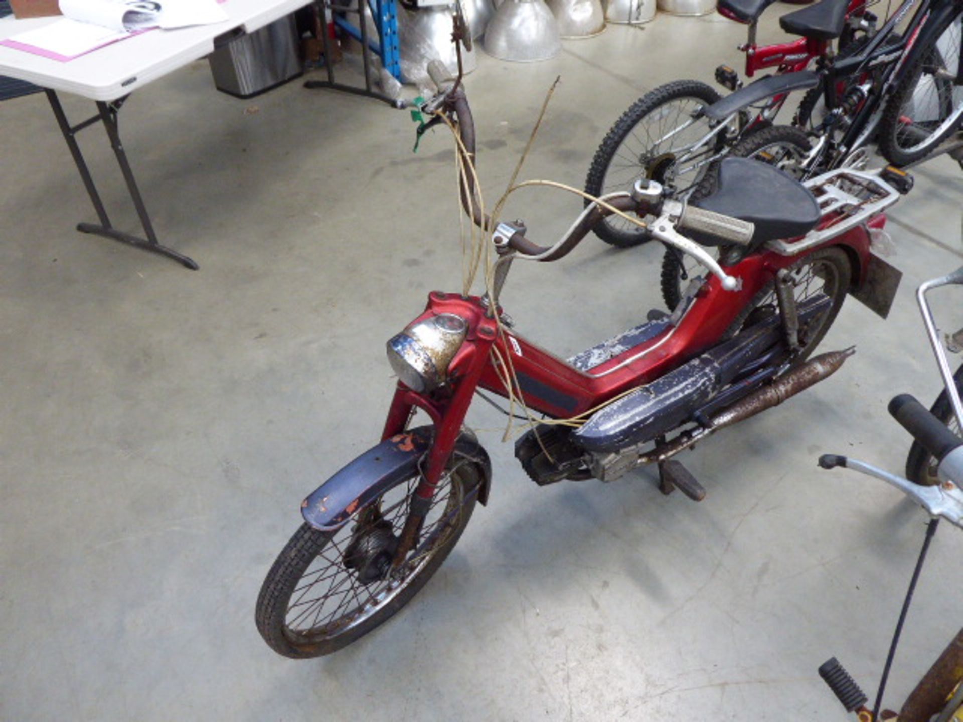 Red vintage 50cc petrol powered scooter - Image 2 of 4