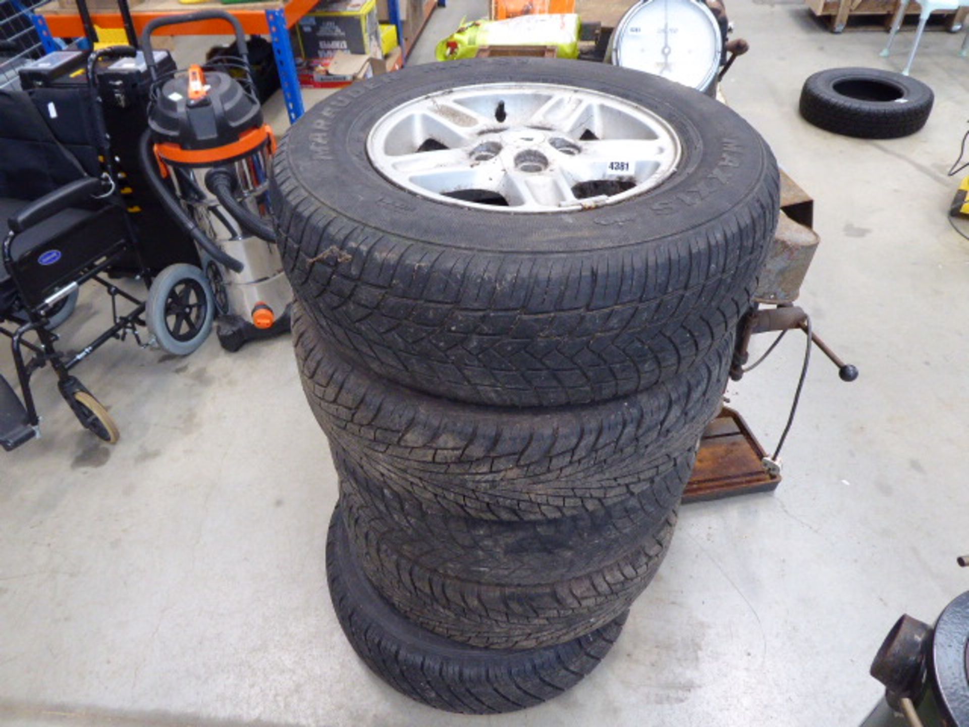 5 Land Rover wheels and tyres