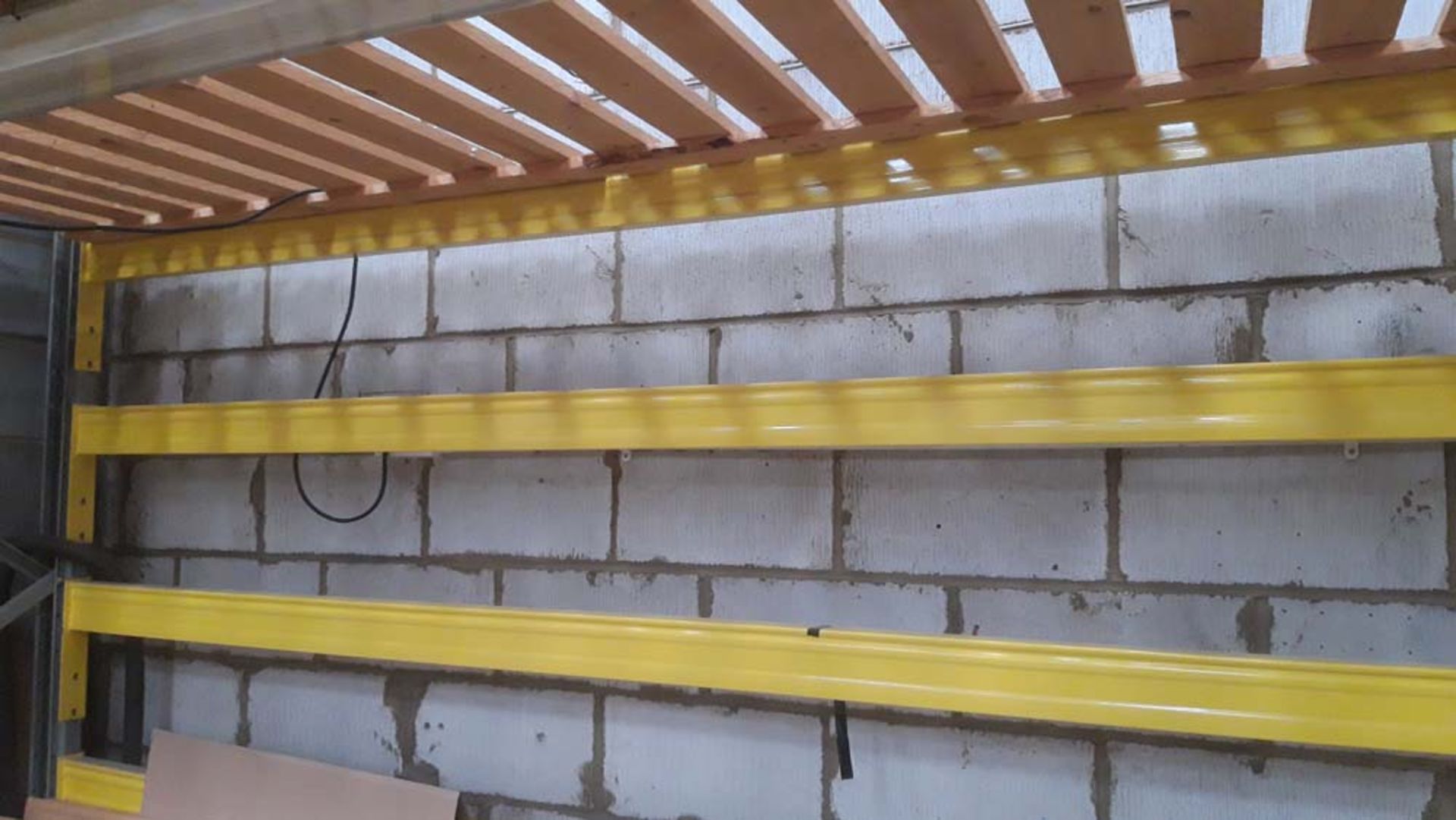 4 running bays of bolt less pallet racking to include; Five 6m uprights and Thirty 2.7m cross - Image 4 of 5