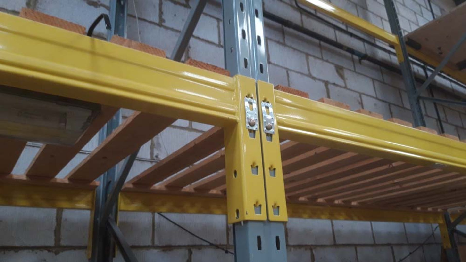 4 running bays of bolt less pallet racking to include; Five 6m uprights and Thirty 2.7m cross - Image 3 of 5