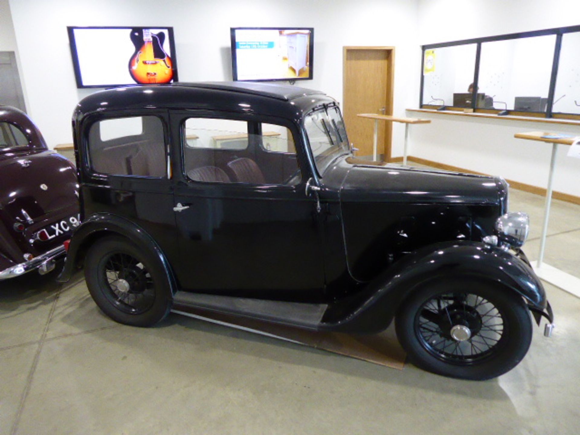 DMB 485 1936 Austin Seven Ruby 2 door saloon in black This car has undergone a complete 'bare metal' - Bild 2 aus 9