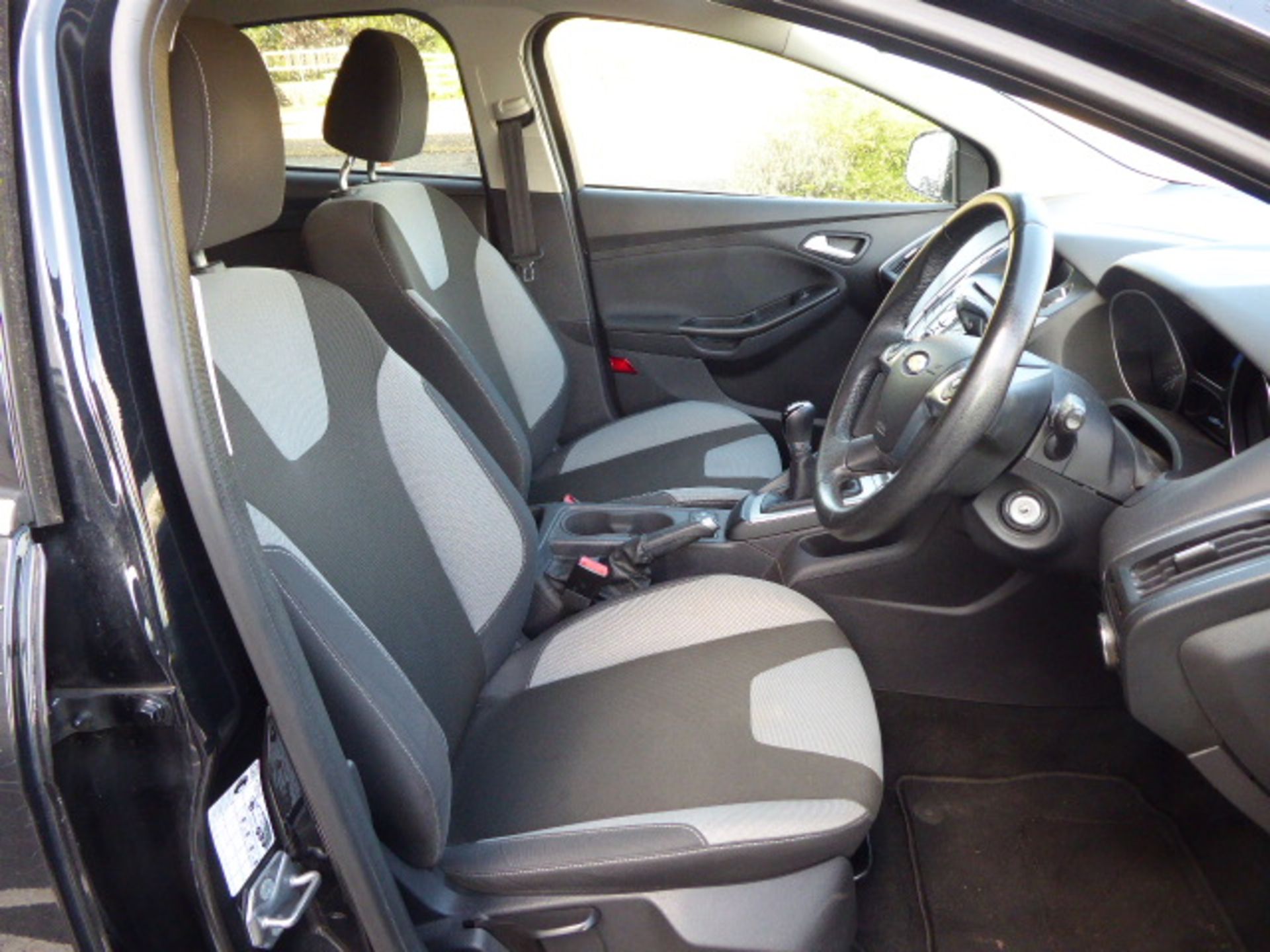 MJ13 XYP (2013) Ford Focus Zetec Turbo, 998cc petrol 5 door hatchback in black MOT: 6/10/21 - Image 6 of 8