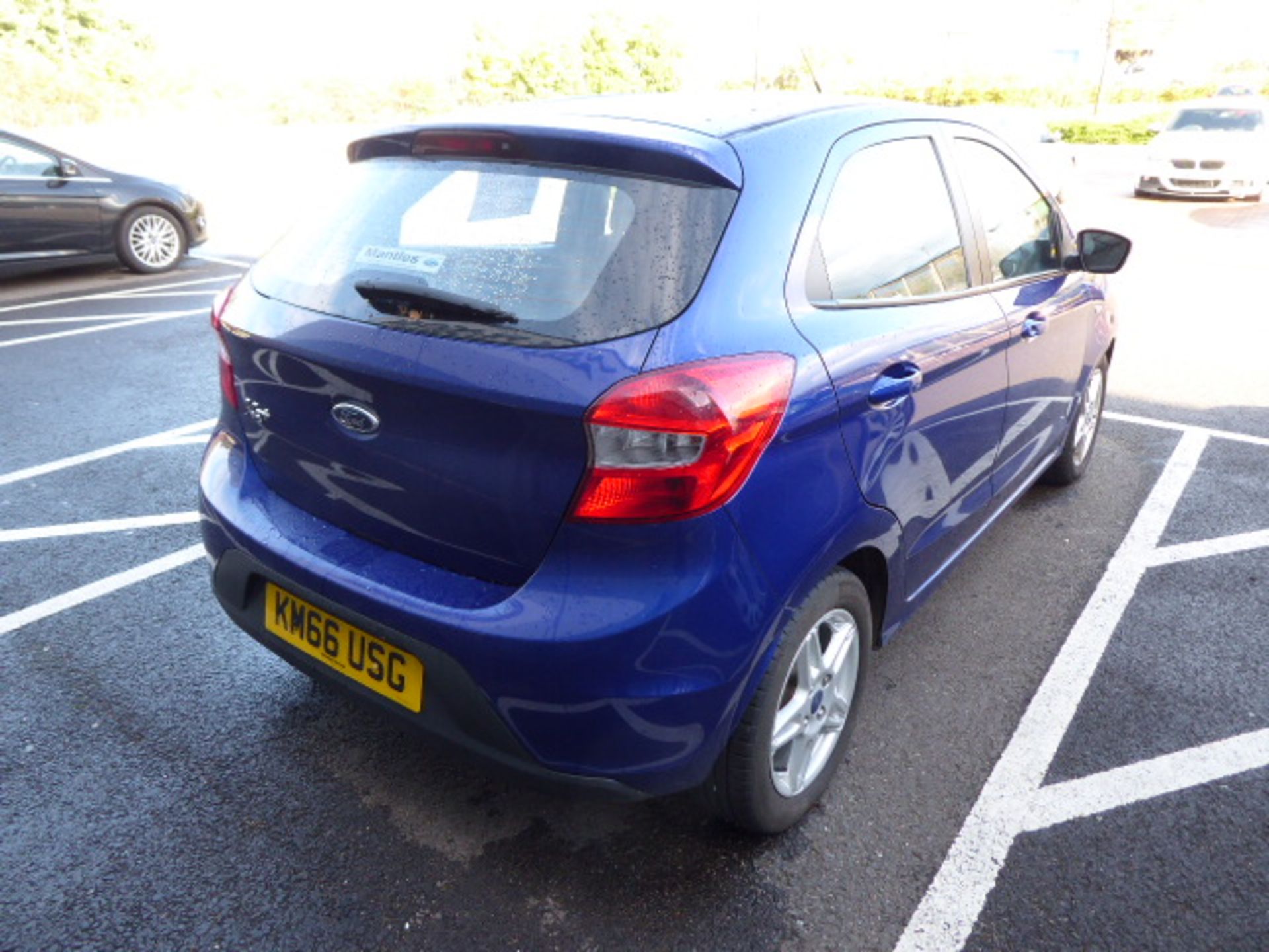 KM66 USG (2016) Ford KA + Zetec, 1198cc petrol 5 door hatchback in blue MOT: 31/10/20 - Image 3 of 8