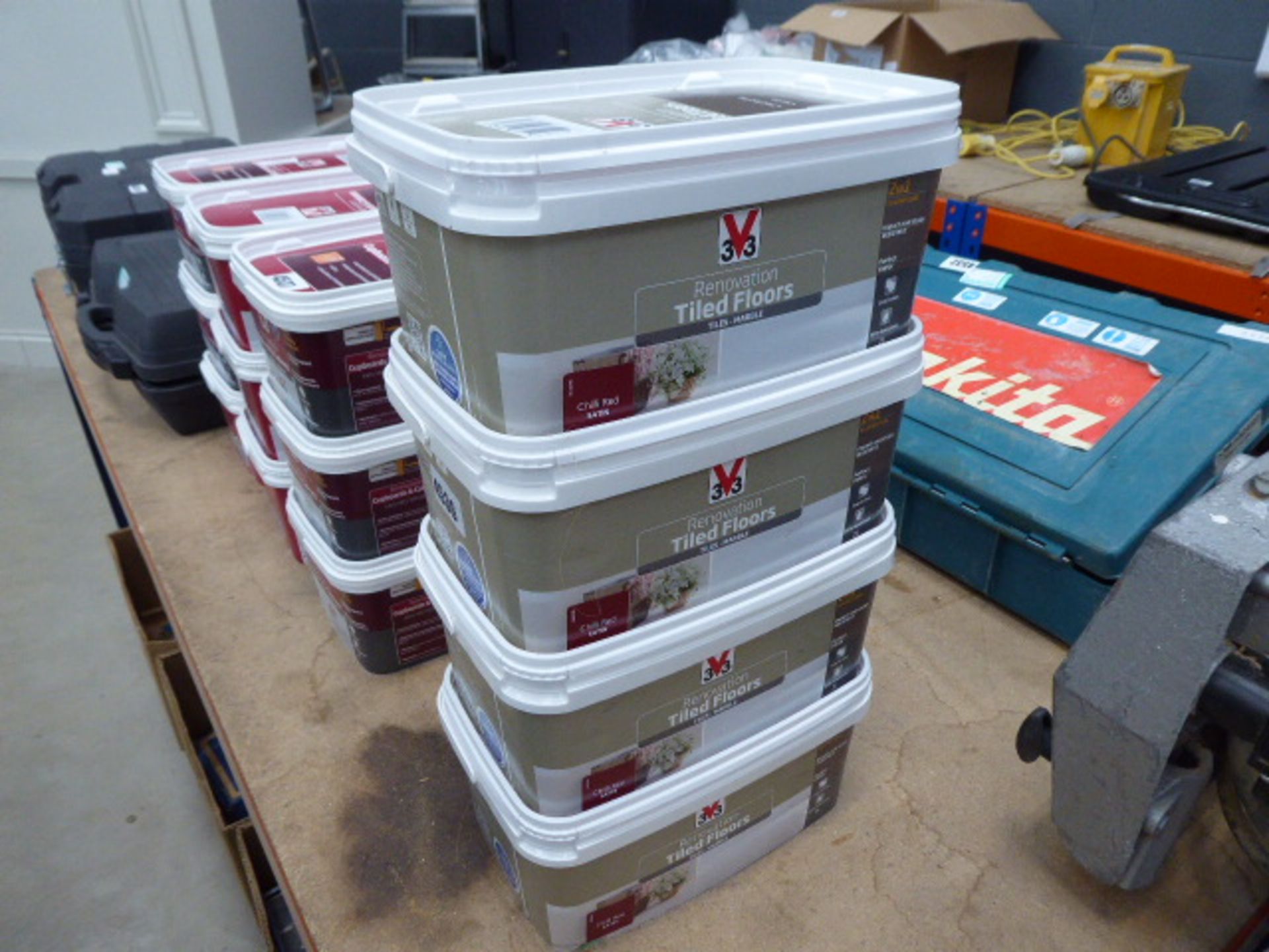 4 tubs of chilli red tiled floor paint