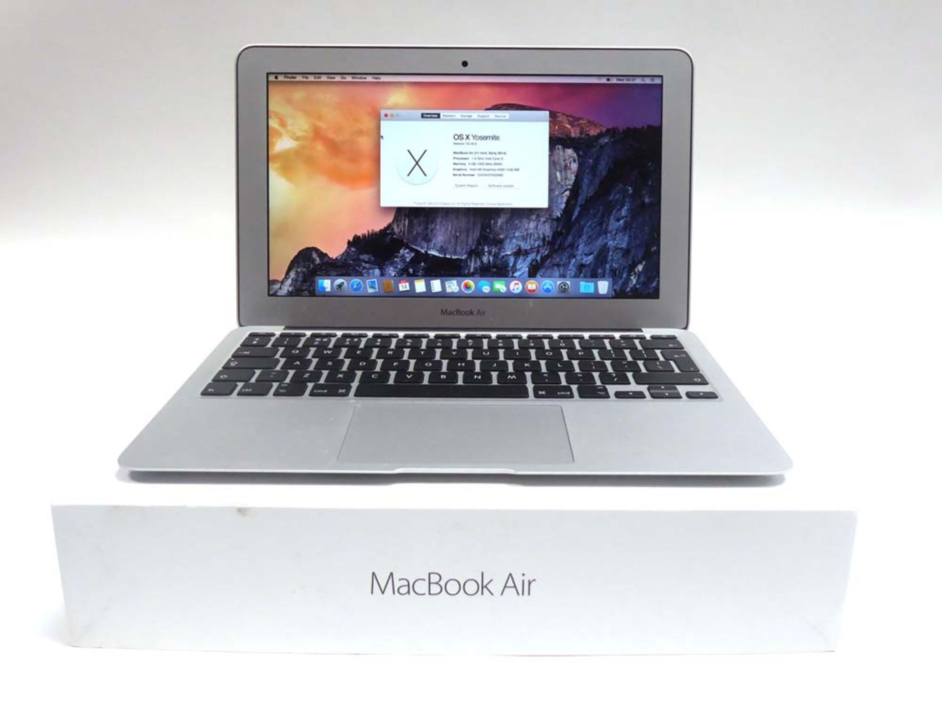 MacBook Air 11'' 1.4GHz Intel i5, 4GB RAM, 128GB SSD, Intel HD Graphics 5000 with box and PSU (