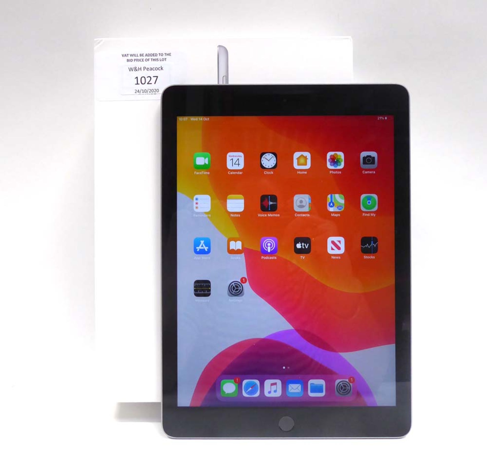 iPad 6th Generation 32GB tablet with box (A1893)