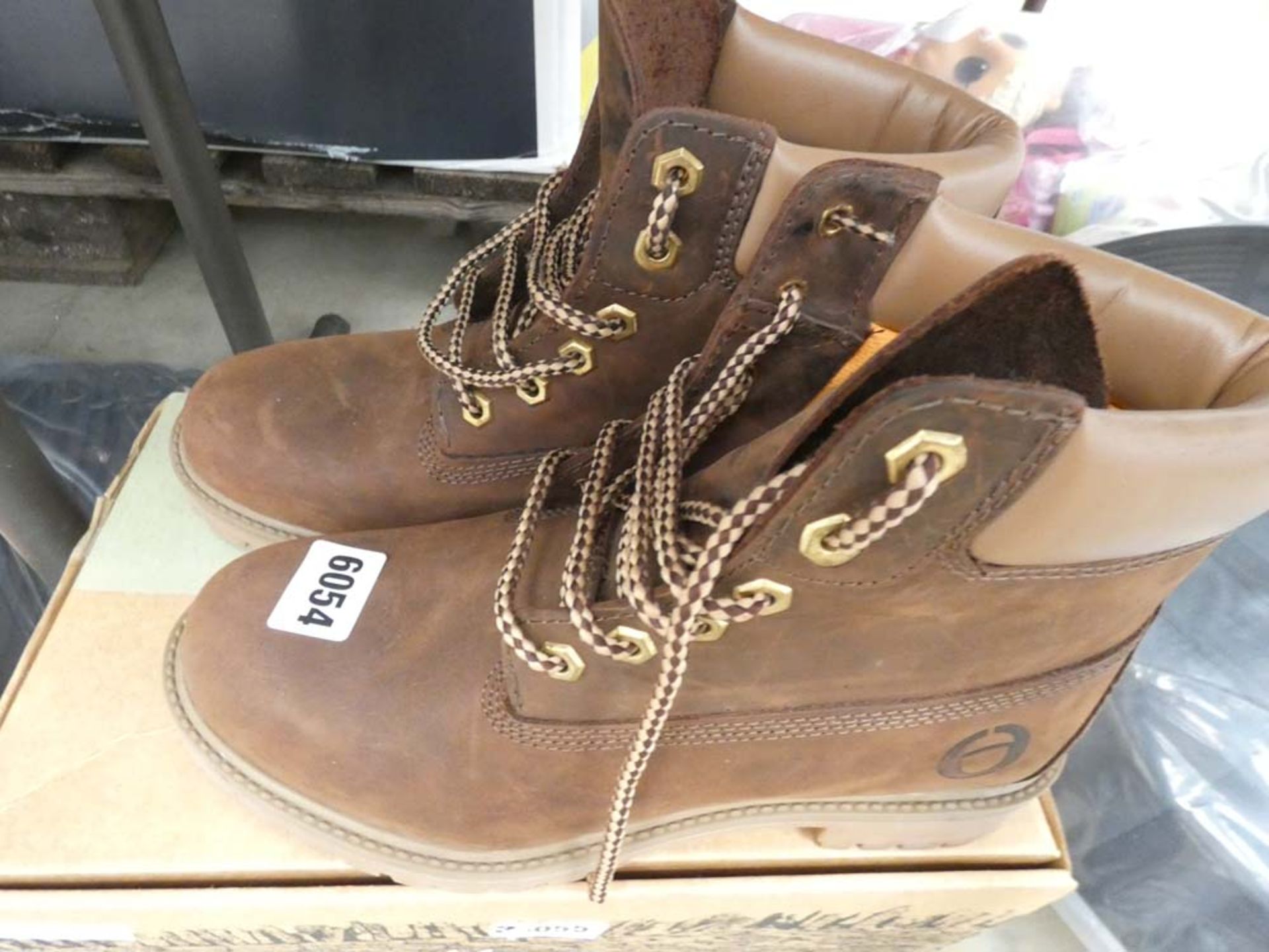 Unboxed pair of brown boots size 40