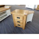 Country Oak Large 3 Drawer Bedside (18a)