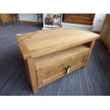 Winchester Oak Corner TV Unit (69)