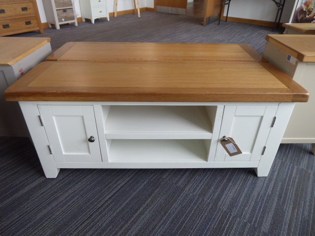 Hampshire White Painted Oak Large TV Unit (62)