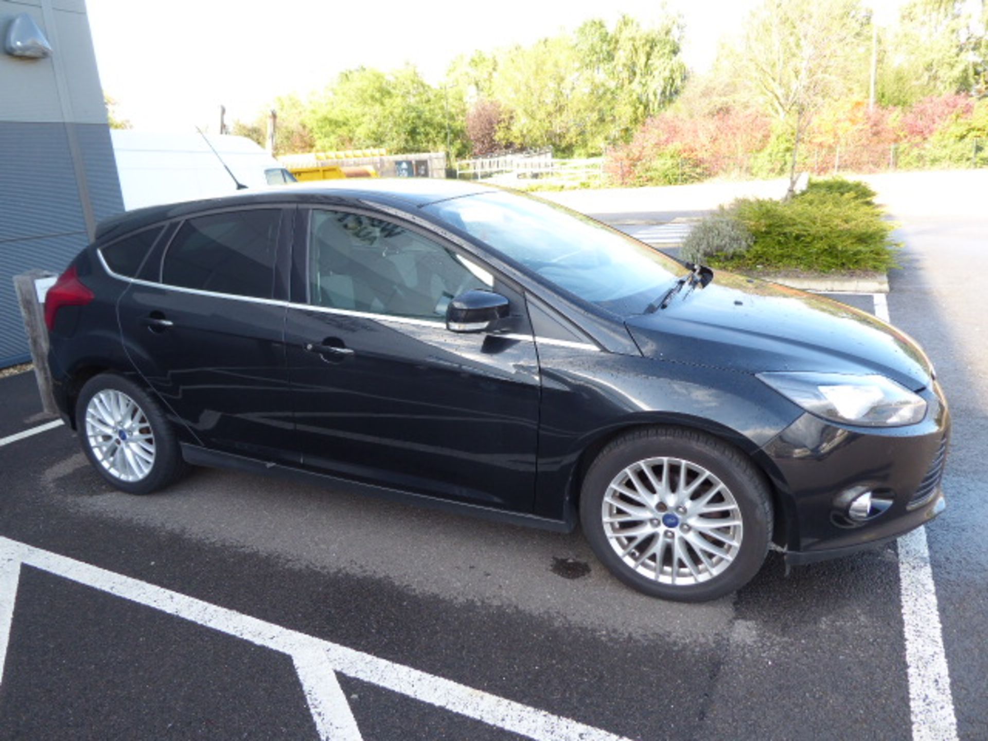 MJ13 XYP (2013) Ford Focus Zetec Turbo, 998cc petrol 5 door hatchback in black MOT: 6/10/21 - Image 2 of 8