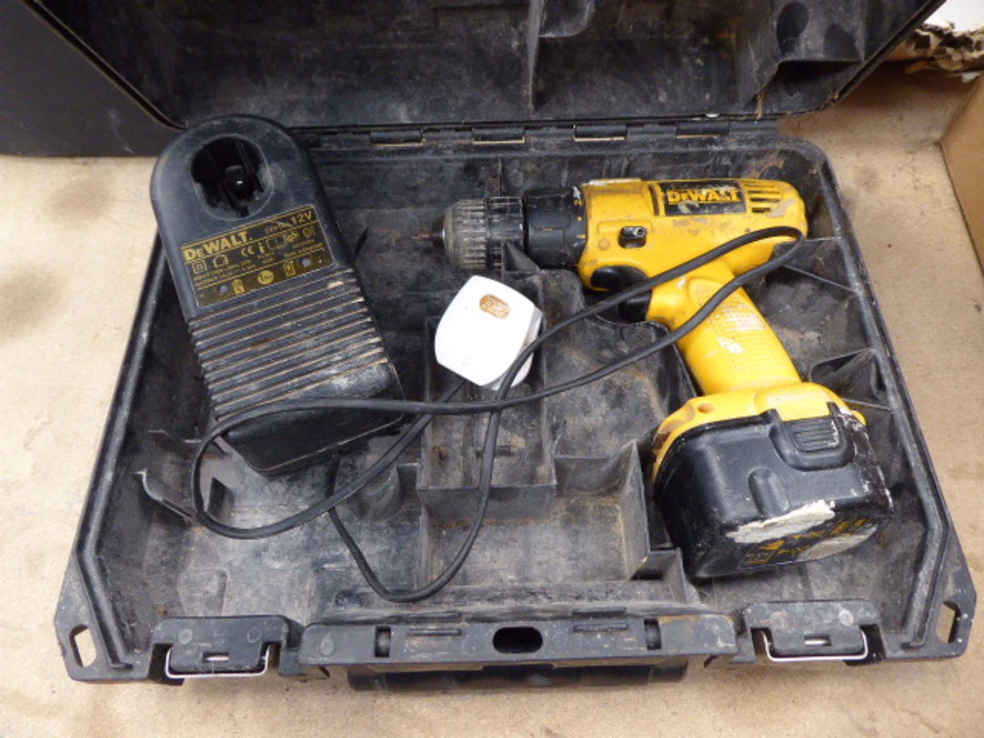 Dewalt cordless drill with 1 battery and charger