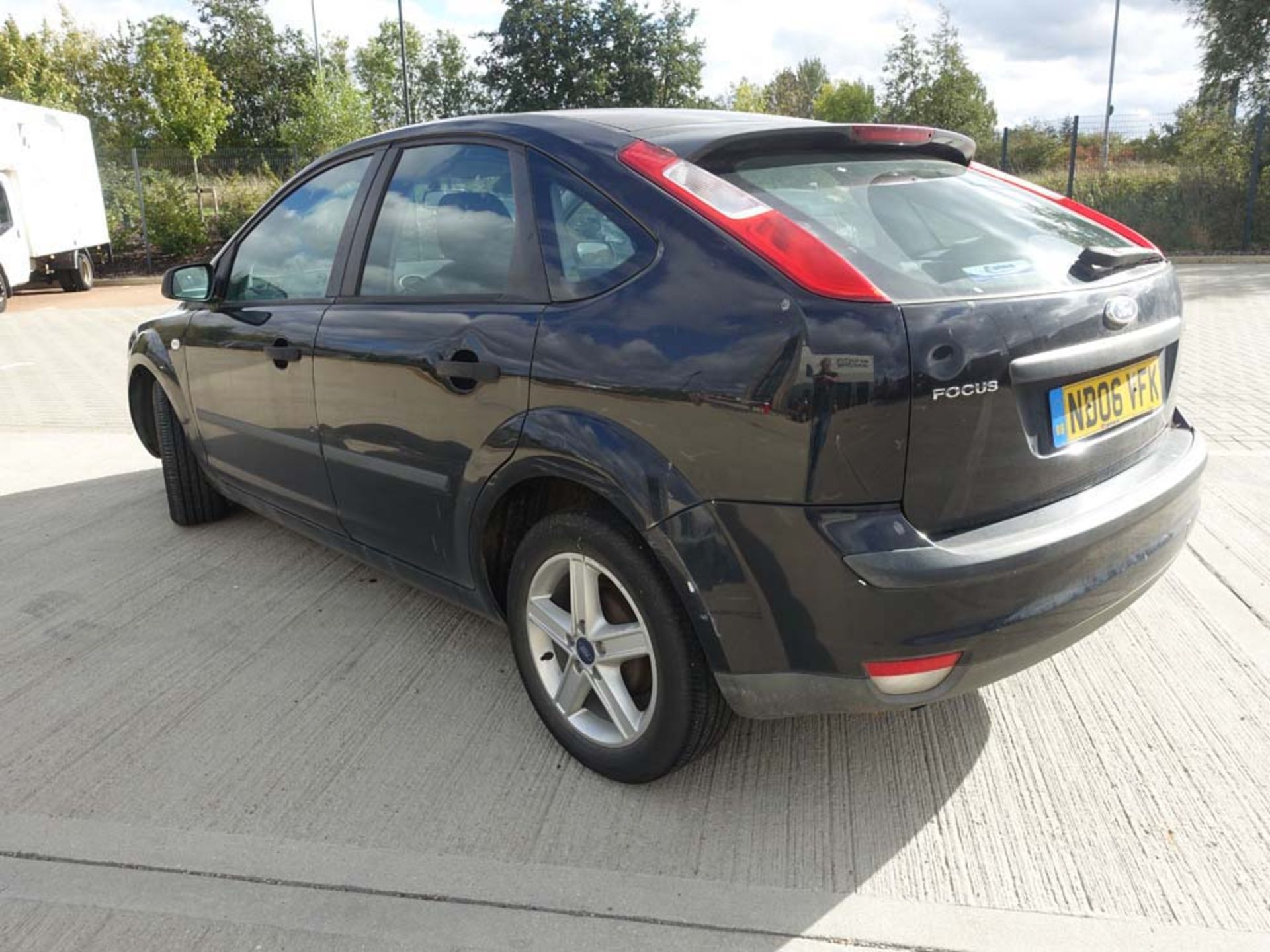 ND06 VFK, Ford Focus LX, 1.6i petrol, 2006, 140,900 miles, MOT 14.12.20 - Image 3 of 8