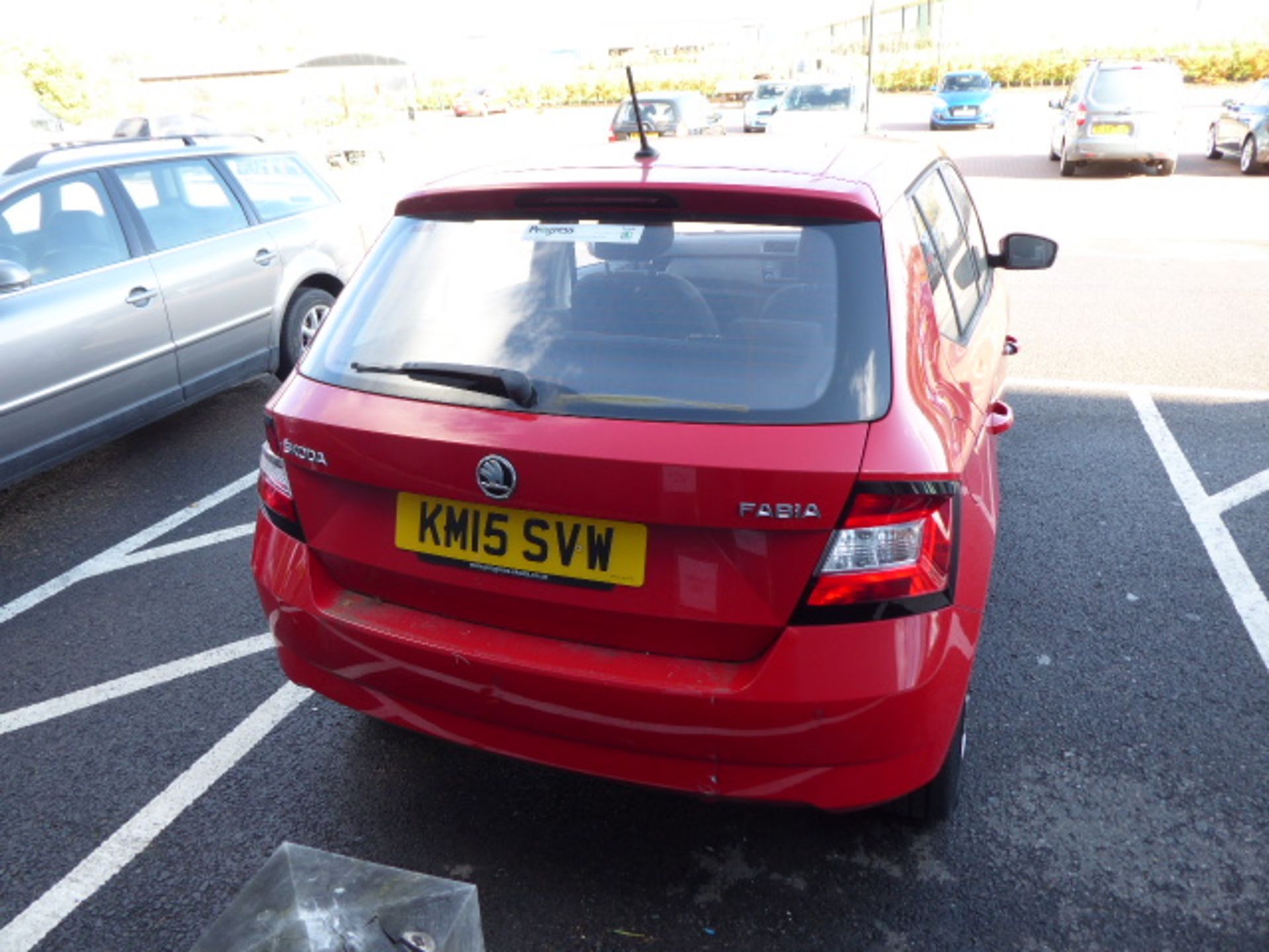 KM15 SVW (2015) Skoda Fabia S MPI, petrol, 5 door hatchback in red MOT: 4/19 (Expired) - Image 3 of 7