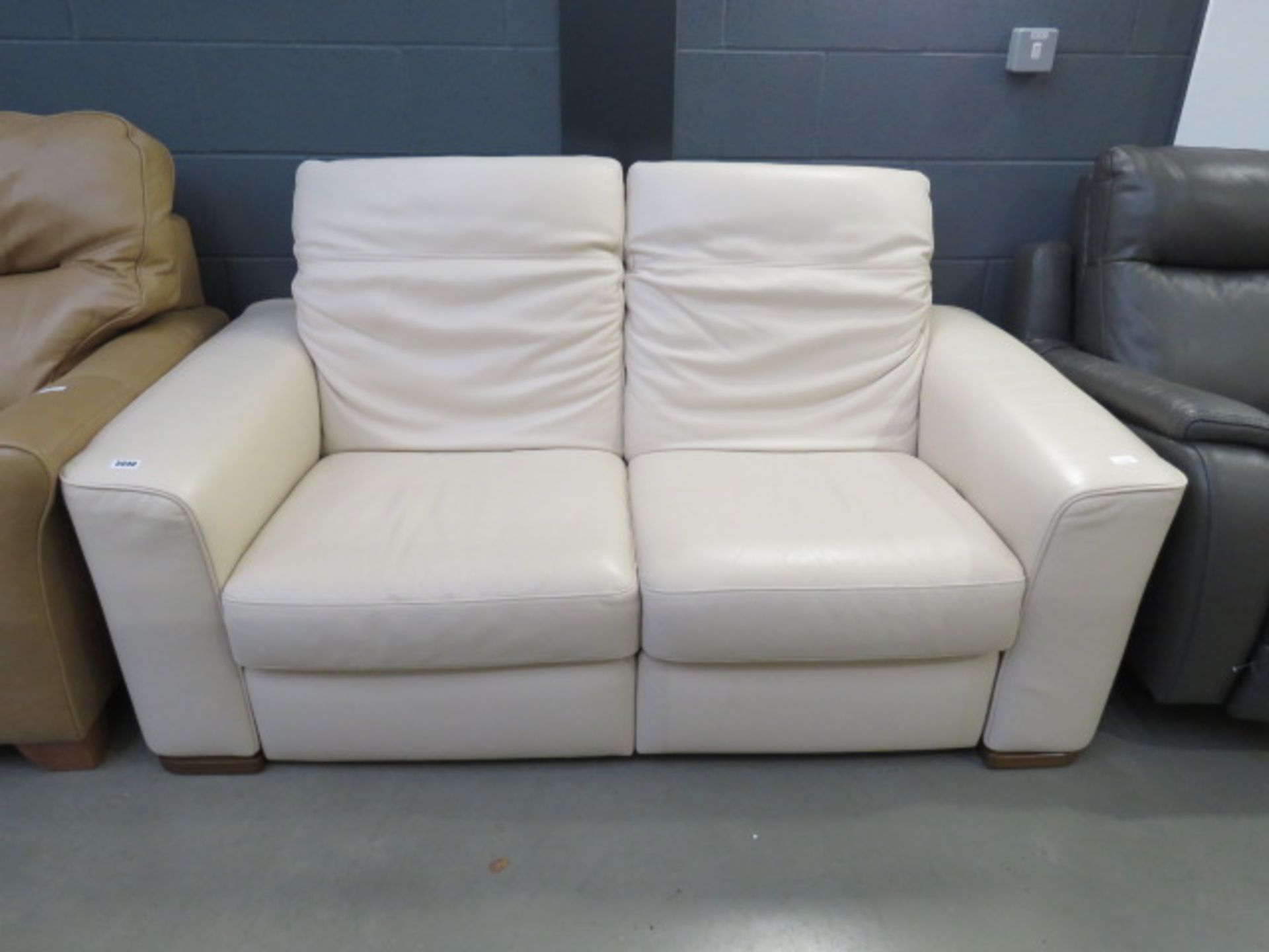 Single cream leather 2 seater sofa