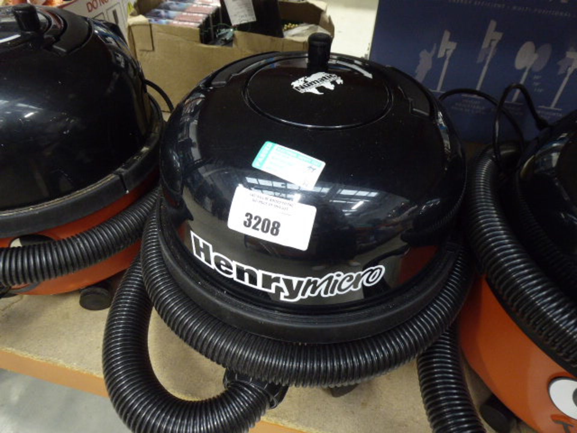 (33) Henry Micro Vacuum cleaner with a pole