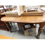5255 Oak extending dining table with three extra leaves