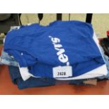 Bundle of Levi's clothing incl. 3 pairs of jeans, 1 pair of shorts and 2 t-shirts