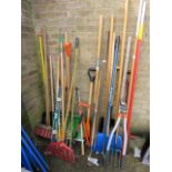 Large quantity of various outdoor tools incl. rakes, forks, shears, etc.