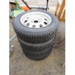 Set of 4 wheels with studded tyres