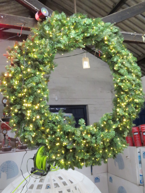 Giant illuminating wreath