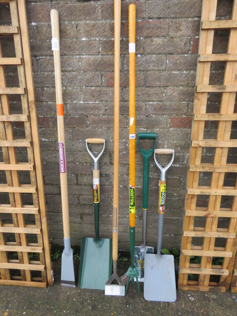 Set of outdoor tools incl. shovel, spade, fork, hose and edging tool