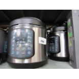 (2357,8) 2 Instant Pot pressure cookers