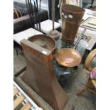 Selection of brassware incl. warming pan, chimney, fire guard, etc.