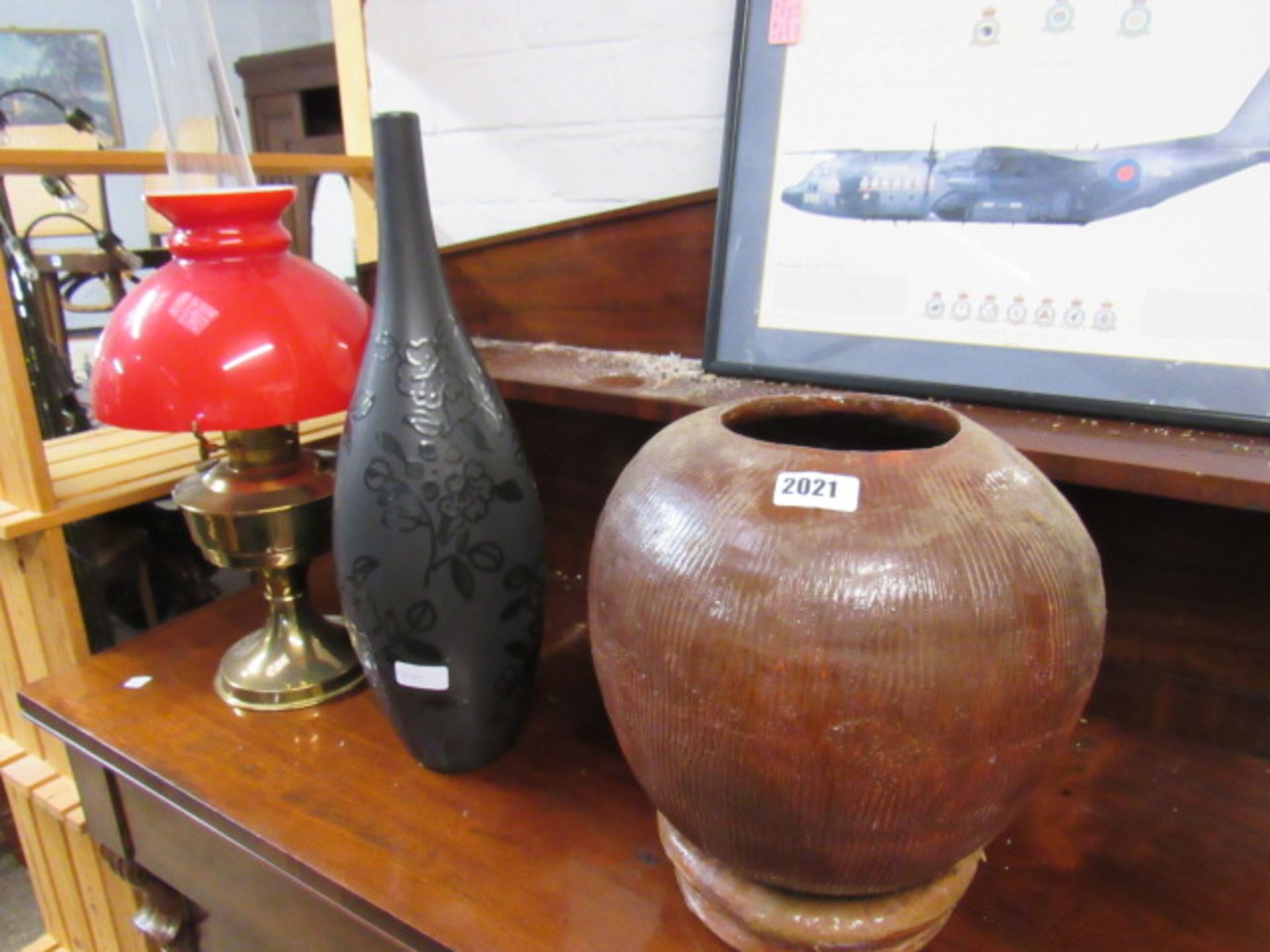 Oil lamp and 2 vases