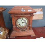 5041 - Oak cased mantle clock
