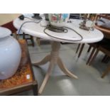 5270 Circular cream painted table
