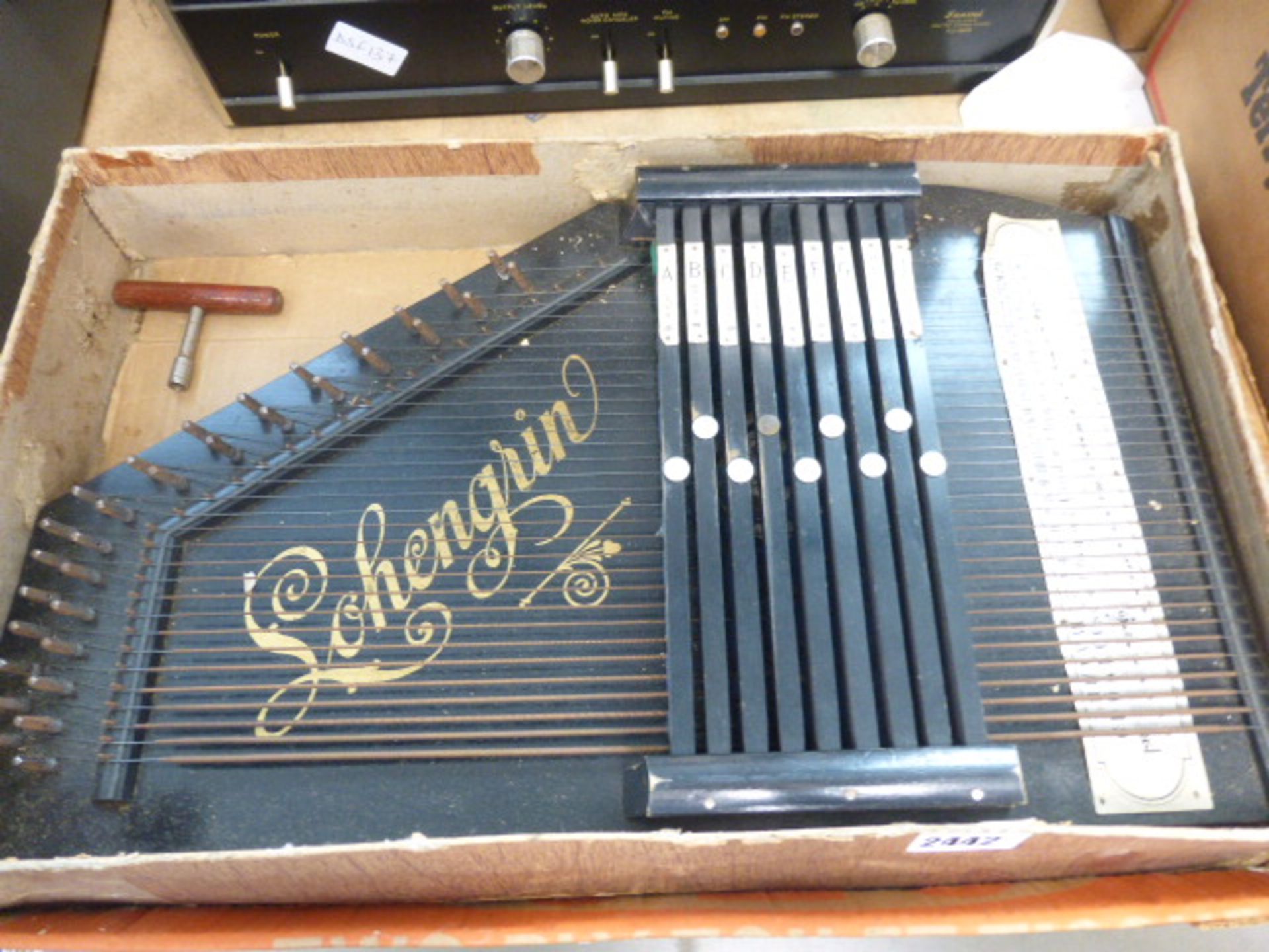 Boxed auto harp - Image 2 of 2