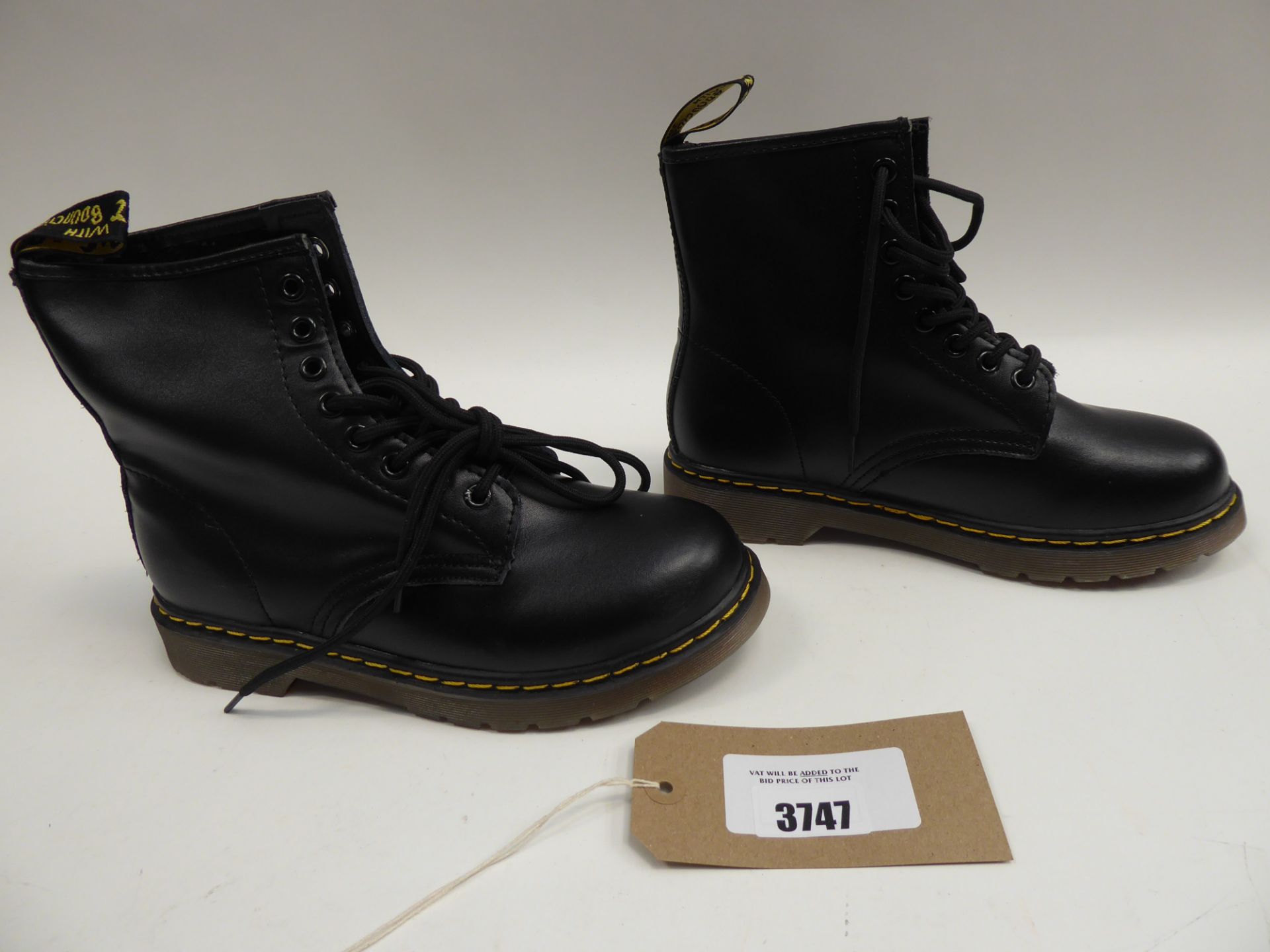 Dr Martens AirWair ankle boots size EU 39 - Image 2 of 2