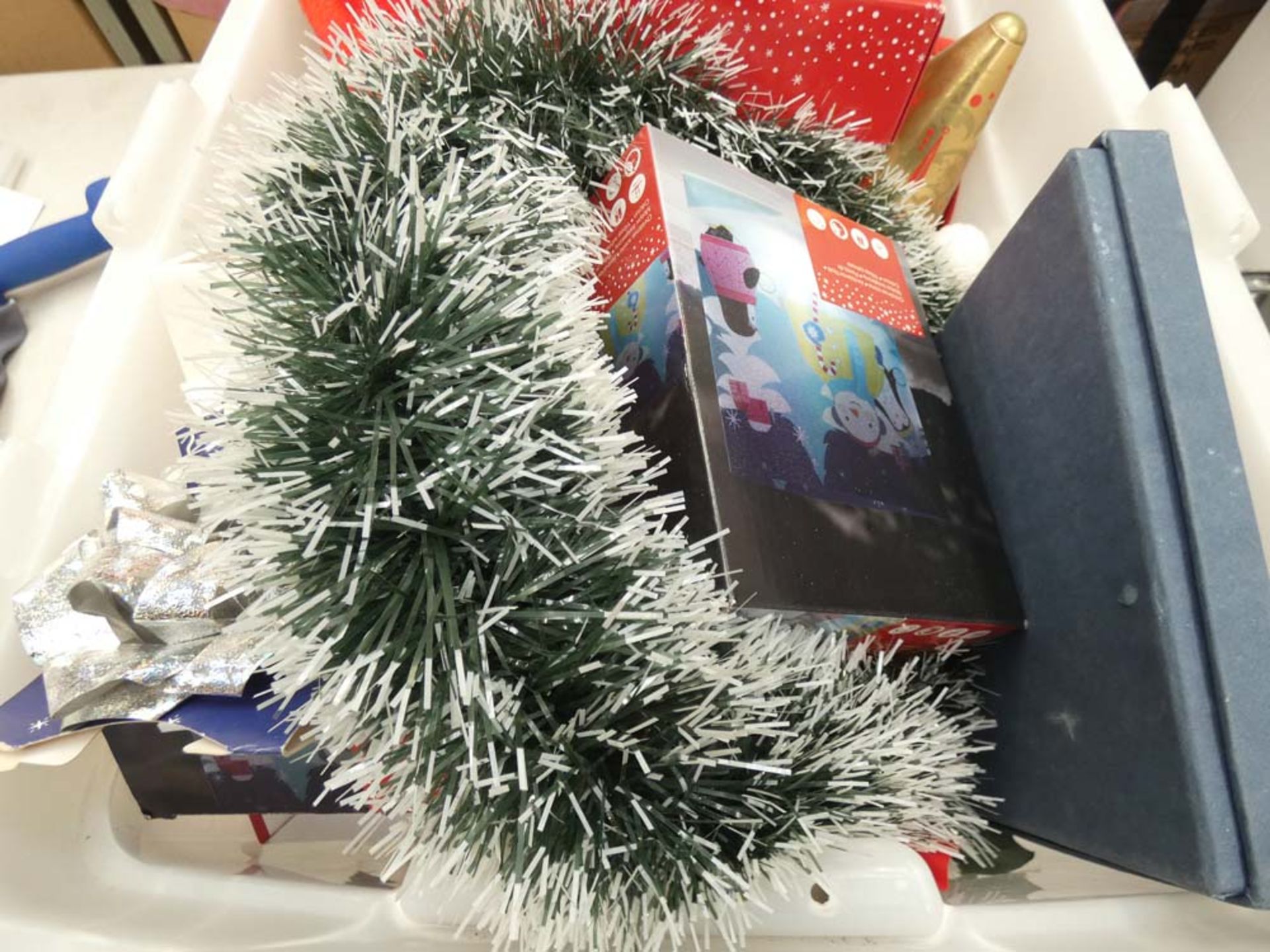 2 boxes containing mixed Christmas items including cards, decorations, etc - Image 7 of 11