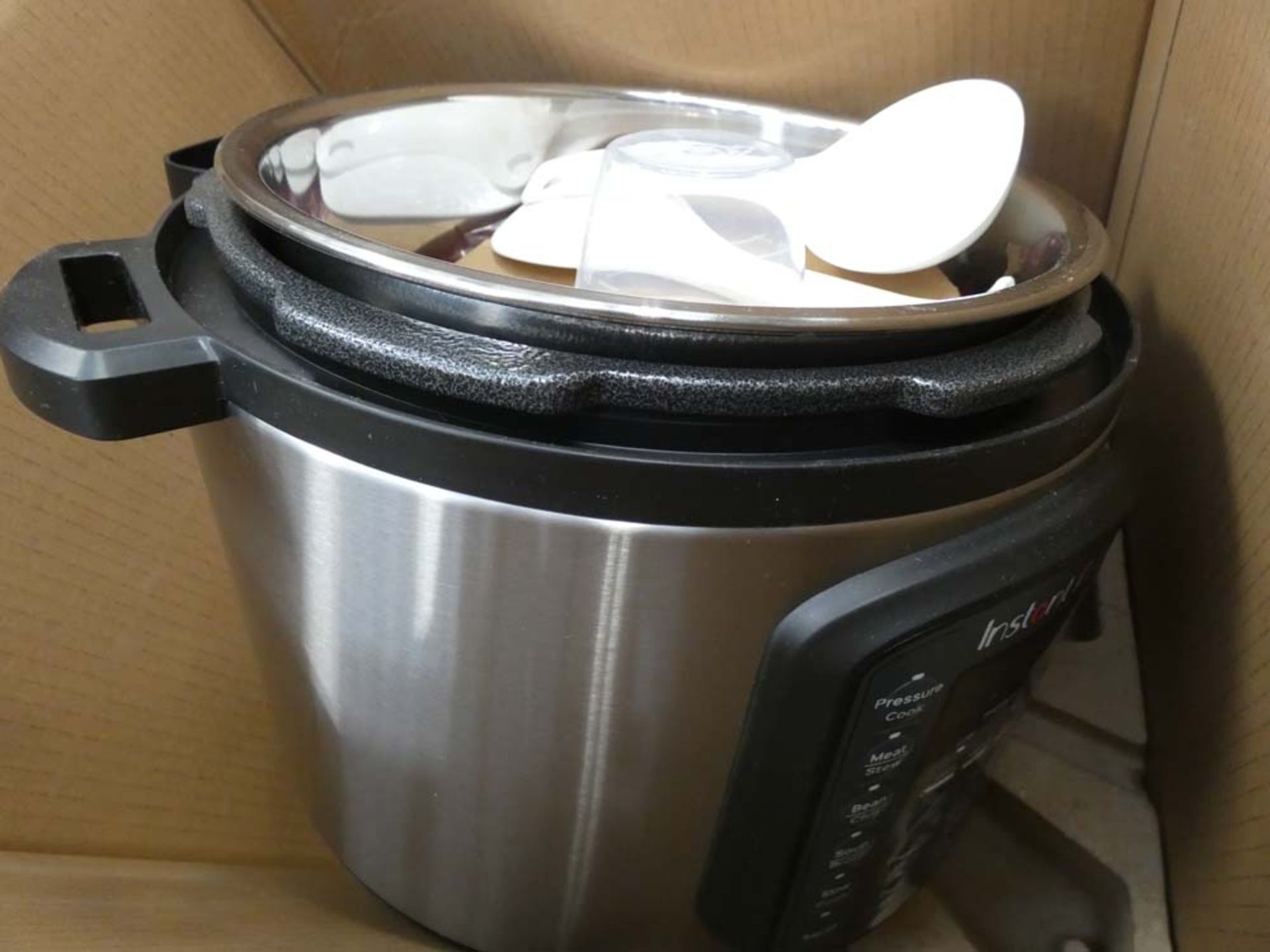 (TN71) Boxed instant pot multi use pressure cooker