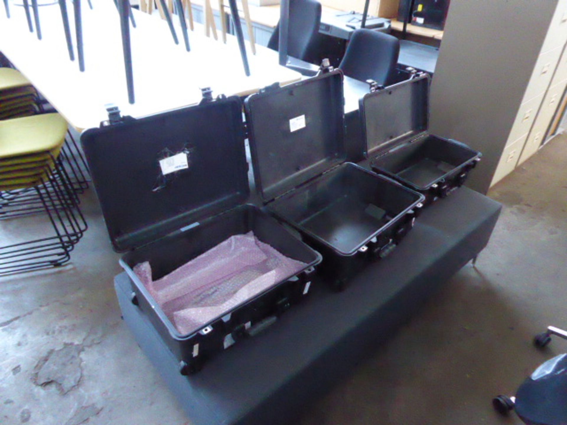 3 heavy duty Pelican travel cases - Image 3 of 3