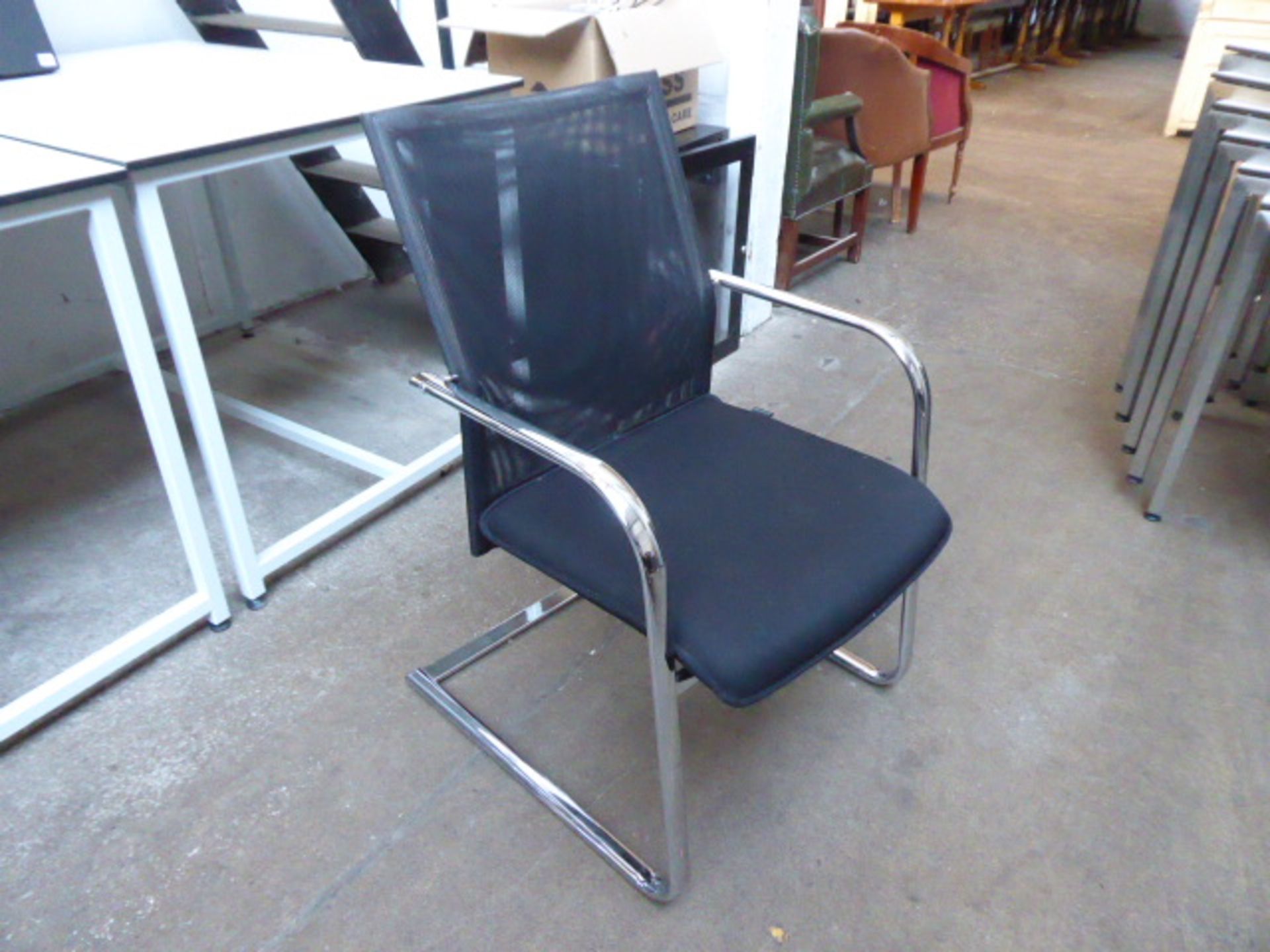 A set of 6 Dauphin black mesh and black cloth chrome frame cantilever chairs - Bild 2 aus 2