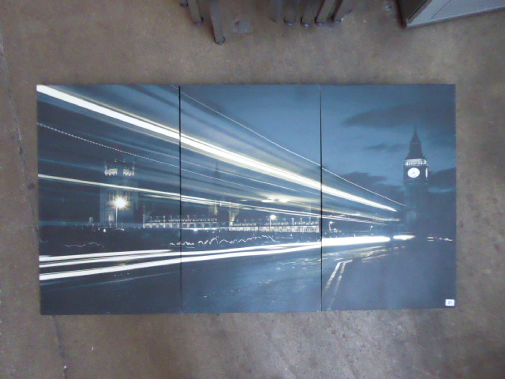 A set of 3 stretch canvas prints of London scenes - Image 2 of 3