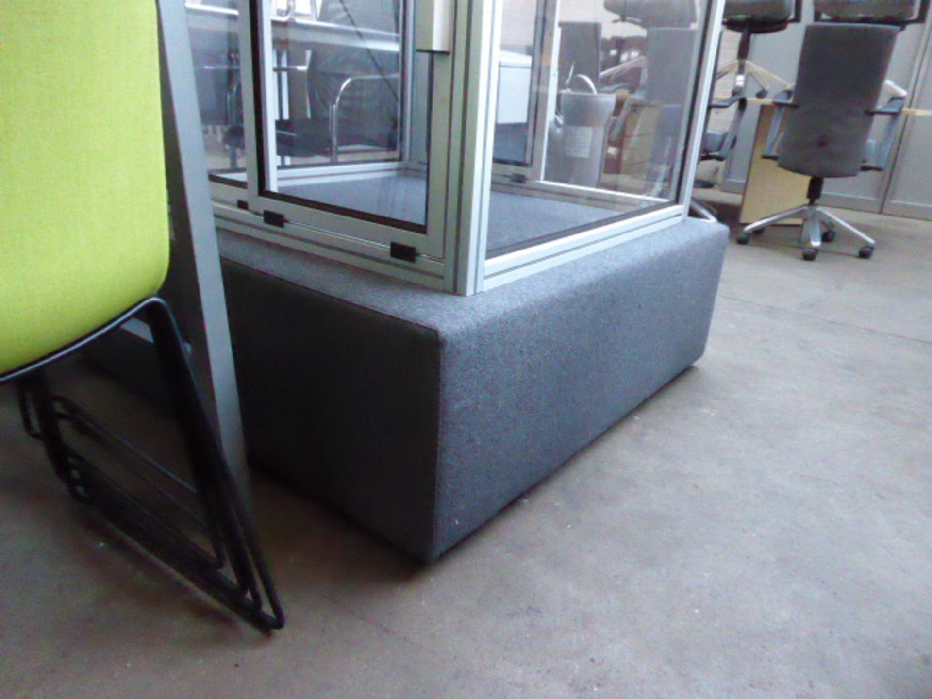 120cm x 120cm grey cloth low stool - Image 2 of 2