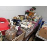 4 crates of mixed collectible ceramics and crockery incl. vases, plates, etc.