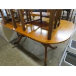 (2074) Extending dining table with inlaid decoration