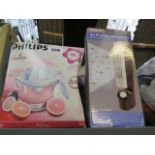 (2361) 2 air purifiers with Phillips juicer