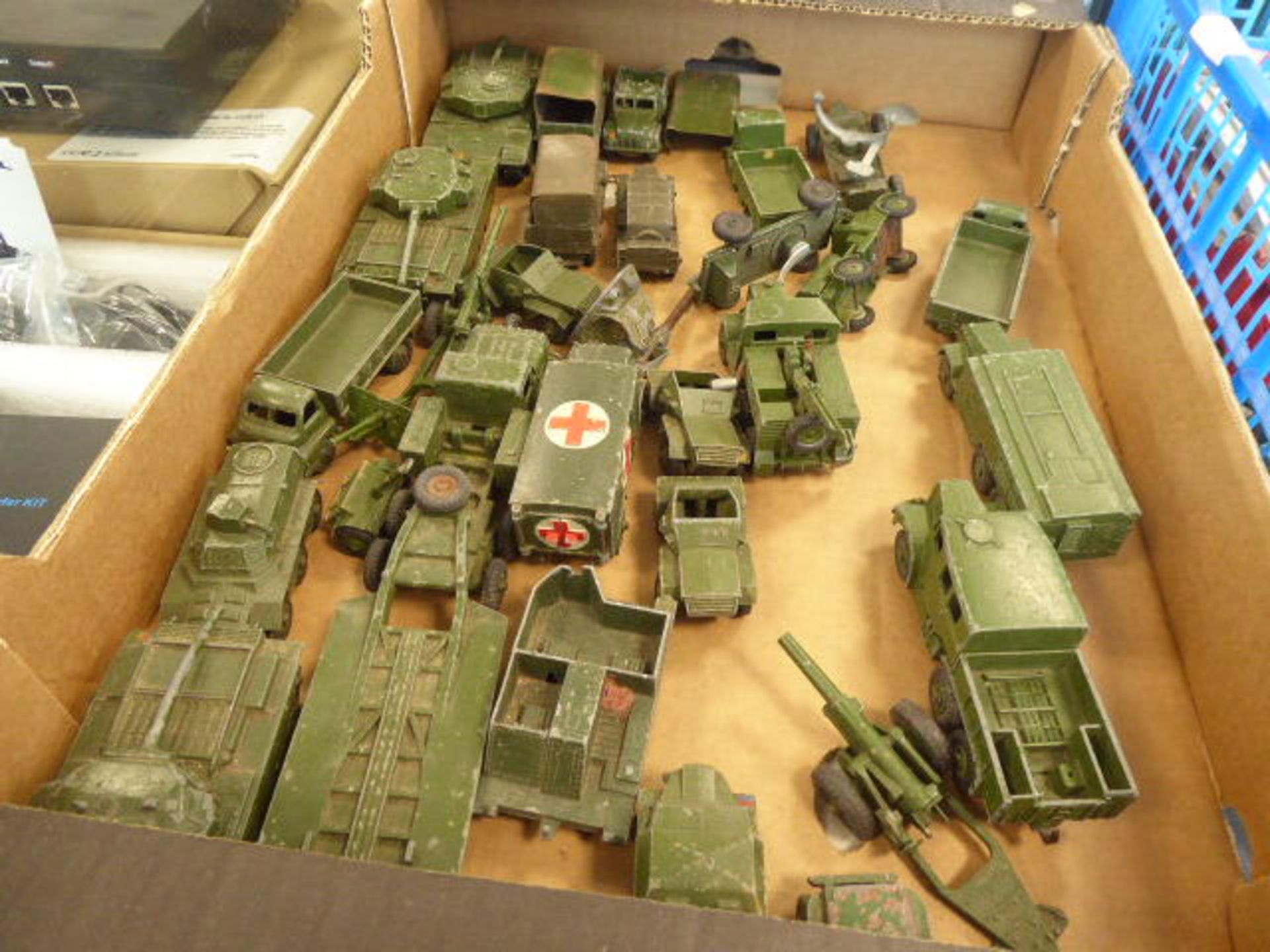 2488 - Tray containing a quantity of military Dinky toys