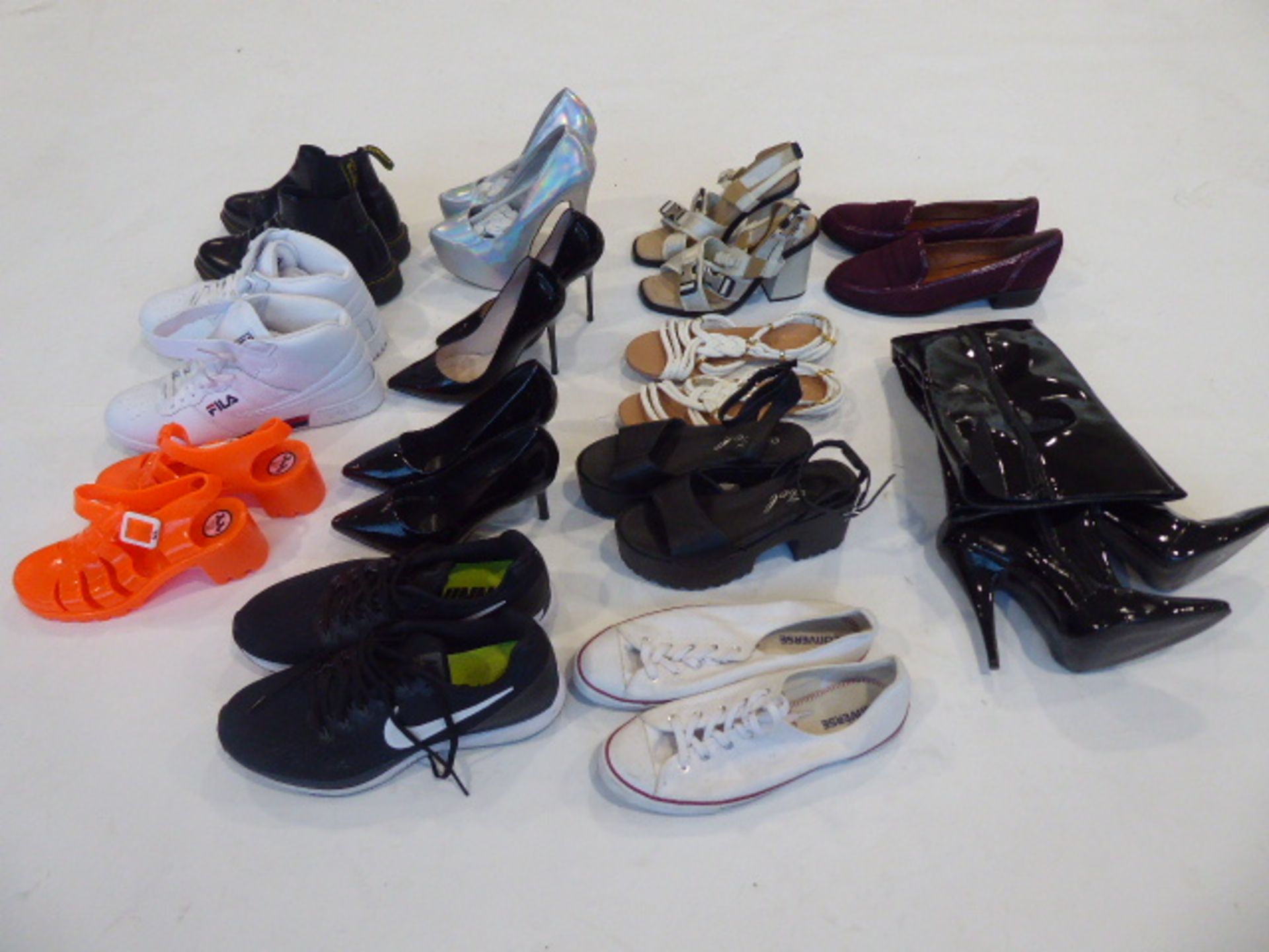 Large bag containing lady's and gent's used shoes, boots and trainers in various sizes